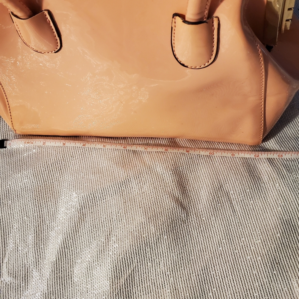 Elegant Handbag with a Vintage-Syle Metal Frame and a Crystal Closure - Picture 11 of 13